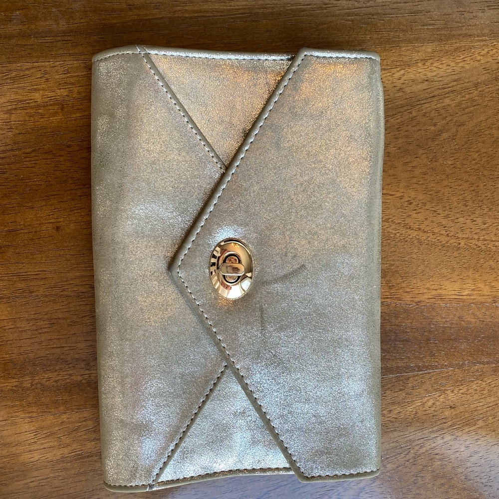 Gold clutch